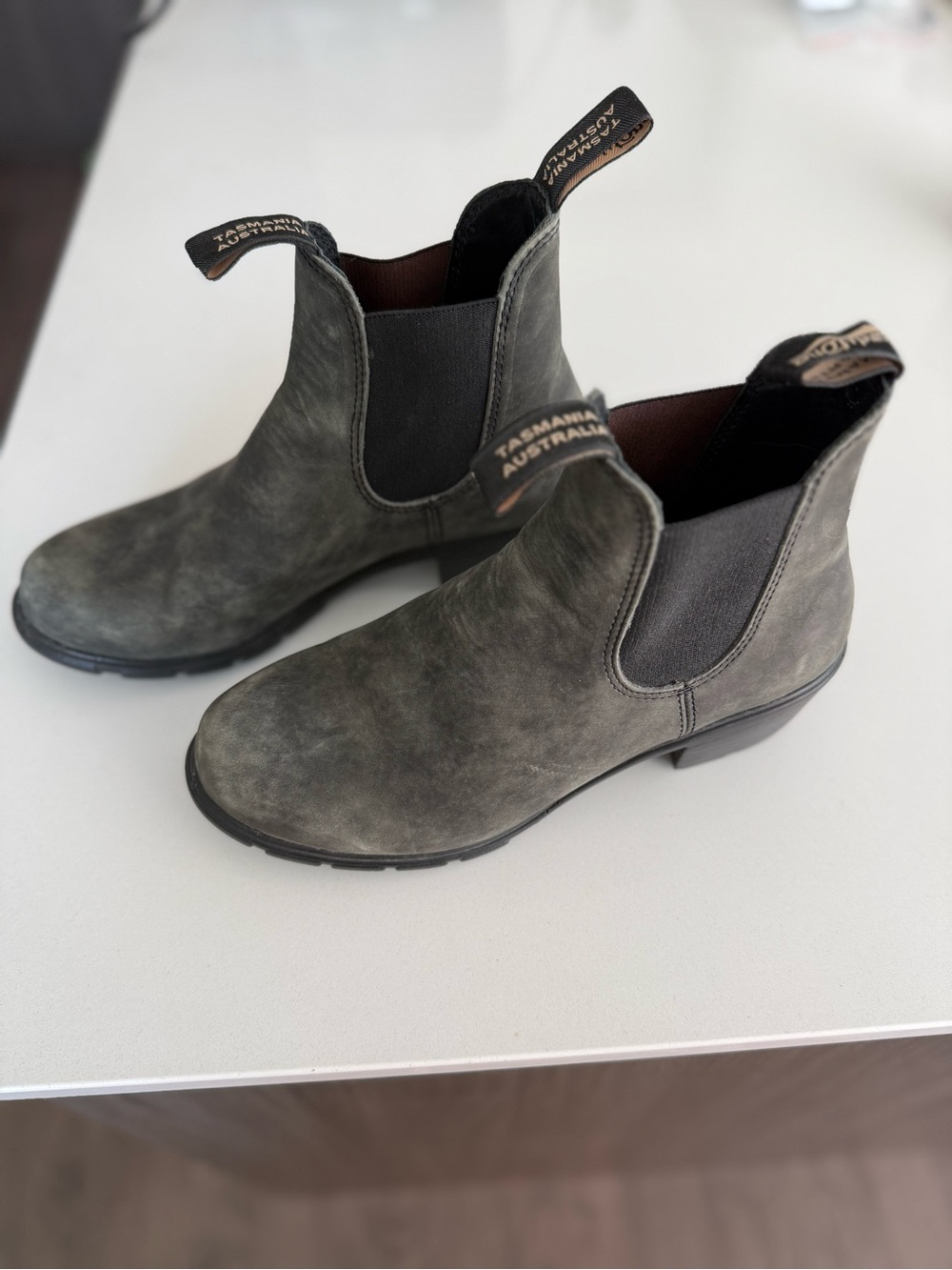Blundstone Women's Gray Chelsea Ankle Boots
